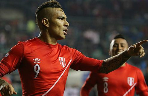 Перу уверенно расправляется с Боливией Блестящая игра Пауло Герреро, оформившего хет-трик, помогла сборной Перу пробиться в полуфинал континентального ф...