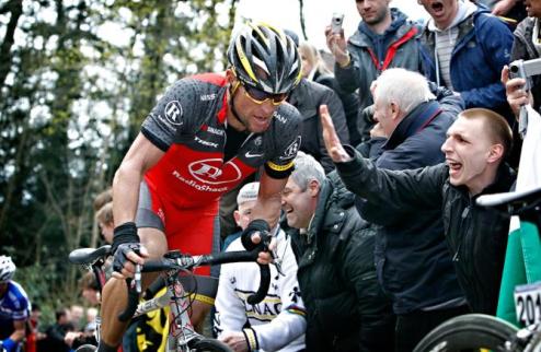 Велоспорт. Армстронг проедет два этапа Тур де Франс с любителями Скандально известный велогонщик решил помочь аматорам в сборе денег на благотворительно...