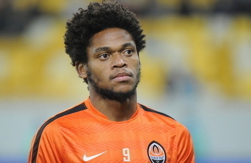 Аль-Ахли все еще надеется подписать Луиса Адриано Клуб из ОАЭ пытается убедить футболиста на переезд в Дубаи. 