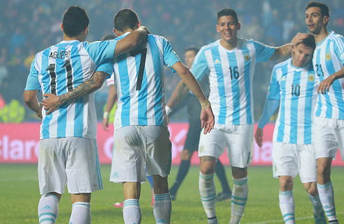 Аргентина сметает со своего пути Парагвай Аргентинцы в полуфинальном поединке Копа Америка разгромили своих соперников, став вторым финалистом континент...