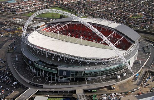 Челси и Тоттенхэм соперничают за Уэмбли Два лондонских клуба хотят перебраться на самый крупный стадион Англии.