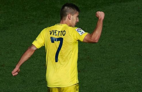 Атлетико объявил о подписании Вьетто Аргентинский нападающий продолжит карьеру в команде своего соотечественника Диего Симеоне.