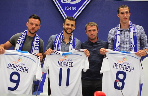 Динамо представило новичков Киевский клуб презентовал болельщикам Жуниора Мораеса, Радослава Петровича и Николая Морозюка.