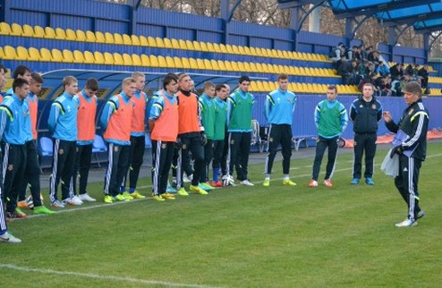 Ковалец трубит еще один сбор У молодежной сборной Украины запланирован тренировочный сбор, на который Сергей Ковалец вызвал 23 игрока. 