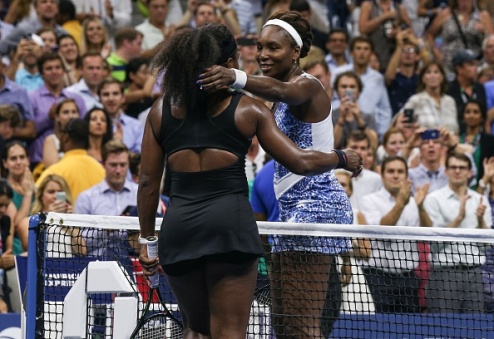 Серена Уильямс разобралась с сестрой и вышла в полуфинал US Open Состоялся второй четвертьфинальный поединок Открытого чемпионата США.