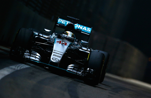 Формула-1. Хэмилтон сетует на проблемы с шинами Пилот Мерседеса Льюис Хэмилтон, занявший в квалификации Гран-при Сингапура пятое место, заявил, что в бо...