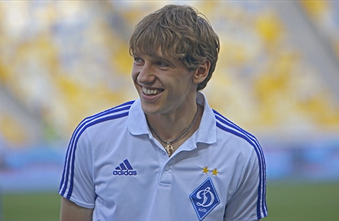 Гармаш продлил контракт с Динамо Полузащитник киевского Динамо Денис Гармаш продолжил сотрудничество с киевским клубом до 2018 года.