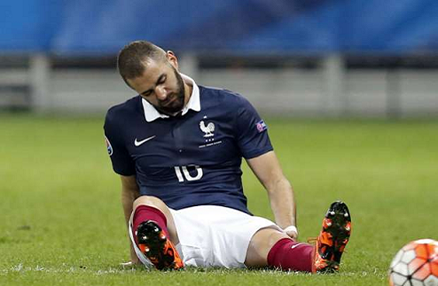 Реал недоволен персоналом сборной Франции Нападающий мадридского Реала и сборной Франции Карим Бензема пропустит 2-3 недели из-за травмы.