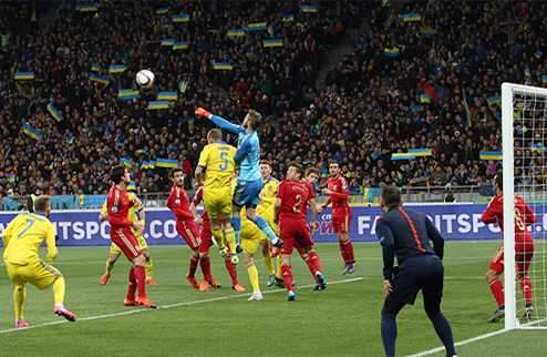 Де Хеа: "Украинцы должны были побеждать" Вратарь сборной Испании Давид Де Хеа прокомментировал победу на национальной командой Украины.