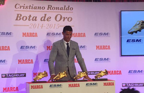 Роналду получил четвертую Золотую бутсу Форвард мадридского Реала Криштиану Роналду получил Золотую бутсу за сезон-2014/15.