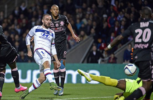 Лион уверенно обыграл Тулузу Состоялся второй матч 11-го тура Лиги 1.