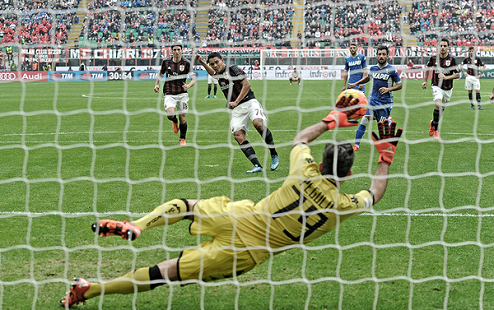 Победы Милана, Ювентуса и Удинезе Закончились еще три матча девятого тура чемпионата Италии.