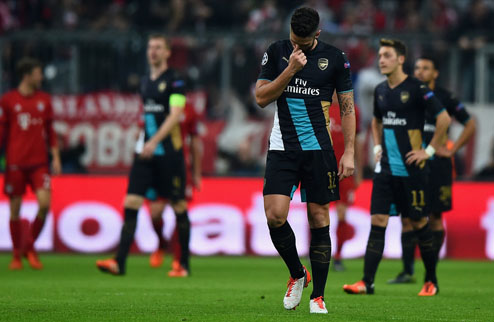 Бавария громит Арсенал, волевая победа Олимпиакоса Закончились матчи группового этапа Лиги чемпионов в группе F.