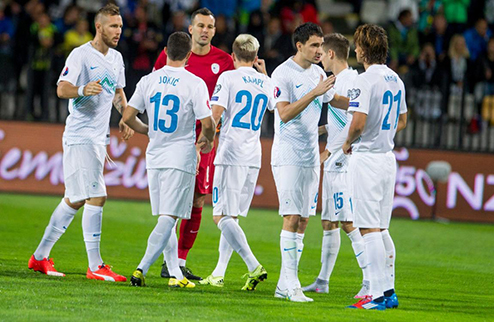 Словения огласила состав на матчи плей-офф с Украиной Наставник сборной Словении Сречко Катанец вызвал 24 футболиста.