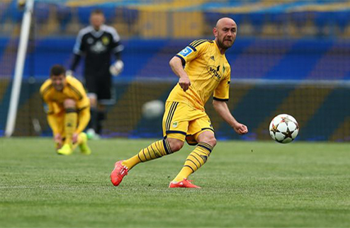 Назаренко исключен из заявки Металлиста Опытный полузащитник Сергей Назаренко убран из заявки клуба на действующий сезон.