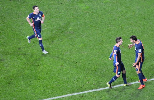 Вердер побеждает в матче с Аугсбургом Подопечные Виктора Скрипника одержали победу в матче 12-го тура Бундеслиги.