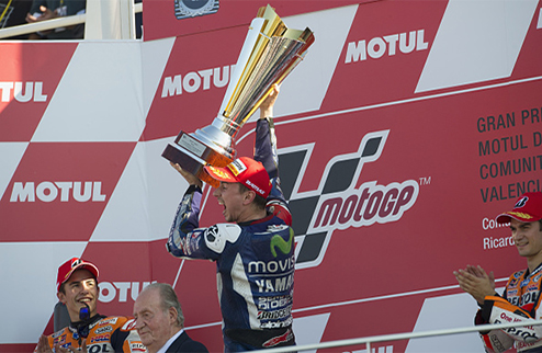 Moto GP. Гран-при Валенсии. Лоренцо взял чемпионский титул, Маркес – 2-й, Росси – 4-й Росси отыграл 22 позиции, но титул достался Хорхе Лоренцо.