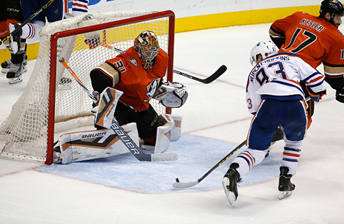 НХЛ. Питтсбург обыгрывает Монреаль в серии буллитов, Анахайм уступил Эдмонтону в овертайме В сильнейшей хоккейной лиге состоялся очередной игровой день.