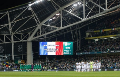 Боснийские фанаты избили болельщика, сорвавшего минуту молчания перед матчем с Ирландией Стали известны подробности срыва минуты молчания, произошедшей ...
