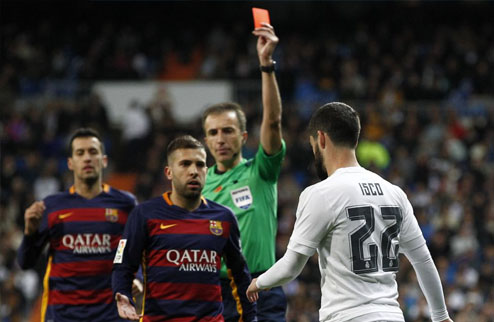 Иско дисквалифицирован на два матча Полузащитник Реала Иско дисквалифицирован на 2 матча за удар по ноге Неймара в матче Реал - Барселона (0:4).