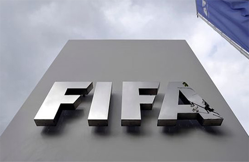 ФИФА запретила Реалу регистрировать новых игроков? ФИФА запретила мадридцам регистрировать игроков в течение двух трансферных окон.