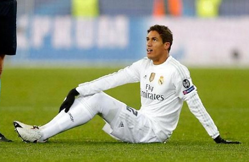 Варан вылетел на четыре недели Защитник Реала в матче группового этапа Лиги чемпионов против Шахтера получил травму правого бедра.