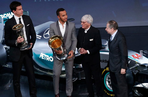 Гонщики Ф-1 гульнули в Париже Состоялась церемония награждения гонщиков Формулы-1 за 2015 год.
