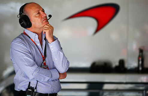 Формула-1. Деннис: "Макларен работает в круглосуточном режиме" Глава Макларена Рон Деннис прокомментировал неудачный сезон в Формуле-1.