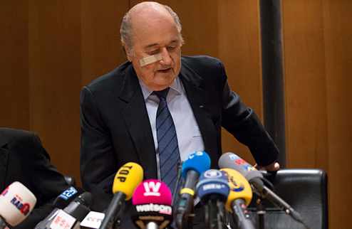 Блаттер объявил об уходе из футбола Экс-президент ФИФА Йозеф Блаттер прокомментировал свое отстранение от футбольной деятельности.