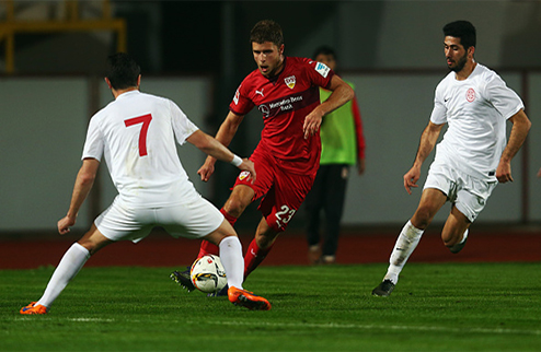 Кравец провел первый матч за Штутгарт Украинец Артем Кравец вышел в стартовом составе Швабов на товарищеский матч против турецкого Антальяспора.