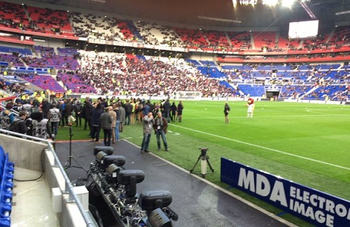 Лион на новом стадионе одержал победу над Труа  Состоялся поединок 20-го тура чемпионата Франции.