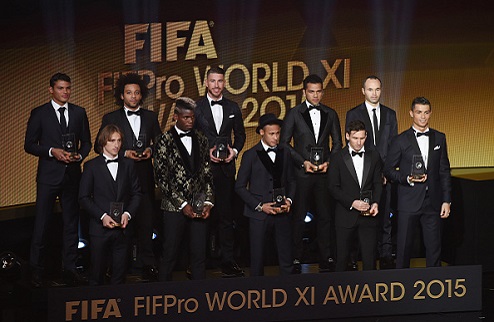Команда года по версии FIFA На церемонии вручения Золотого мяча-2015 была названа символическая сборная года по версии ФИФА.