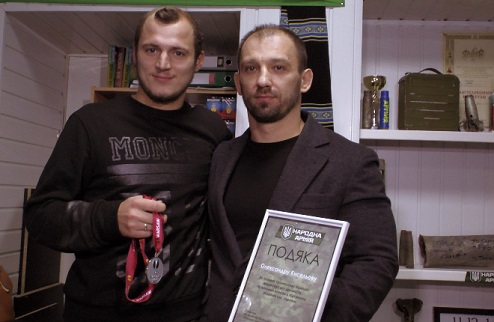 Проданная медаль Зозули вернулась к владельцу Футболист Днепра Роман Зозуля недавно организовал благотворительный аукцион, на котором выставил свою сере...