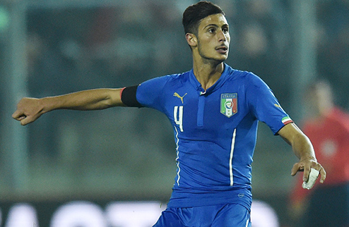 Мандрагора переходит в Ювентус Туринкий клуб подписал 18-летнего полузащитника сборной Италии Роландо Мандрагору.