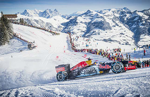 Формула-1. Ферстаппен прокатился по снегу. ВИДЕО Гонщик Торо Россо Макс Ферстаппен прокатился на гоночном болиде по снежной трассе перед несколькими тыс...