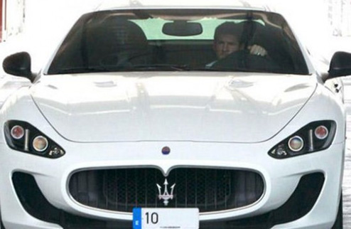 Лионель Месси избавился от шикарного авто. ФОТО Нападающий Барселоны больше не будет рассекать на дорогущем Maserati.