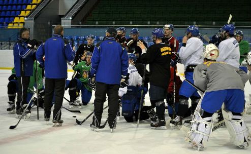 В сборную Украины вызвали 28 игроков Сборная Украины по хоккею начала подготовку к Олимпийскому квалификационному турниру.