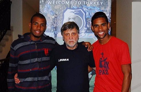 Черноморец подписал двух бразильцев На сборе в Турции Черноморец подписал контракты с Матеусом и Сильвио.
