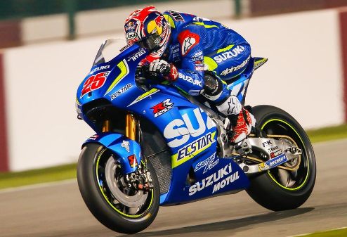 MotoGP. Виньялес  показал лучшее время во второй день тестов Испанский гонщик Suzuki Маверик Виньялес показал лучшее время второго тестового дня в Катар...
