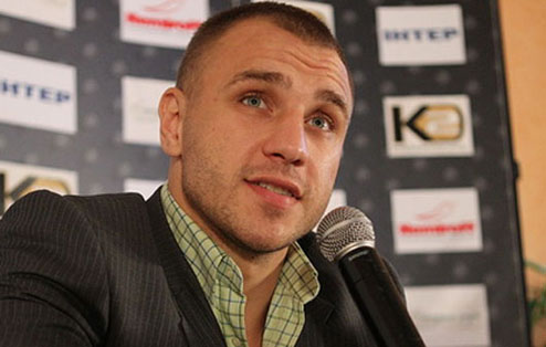 Макс Бурсак: "Готовлюсь доминировать в каждом из раундов" Украинский боксер готовится к поединку за титул чемпиона мира.