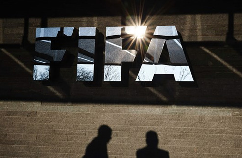 Севилья, Сантос, Твенте и Сент-Труйден оштрафованы ФИФА ФИФА наложила финансовые санкции на несколько клубов за нарушение правил ведения трансферов.