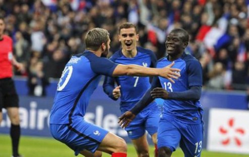 Канте: "Сделал себе подарок на день рождения" Полузащитник Лестера Нголо Канте доволен своими первыми матчами за сборную Франции.