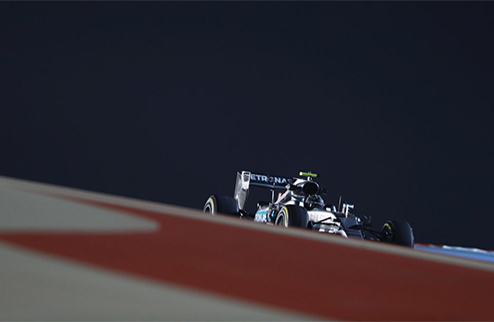 Формула-1. Гран-при Бахрейна. Росберг добывает вторую победу в сезоне! Немецкий пилот Мерседес Нико Росберг уверенно прошел весь гоночный уик-энд и в ит...