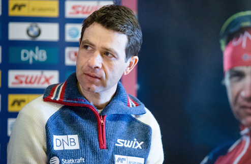 Бьорндален принял решение продолжить карьеру Легендарный норвежский биатлонист Оле Эйнар Бьорндален не спешит завершать карьеру.