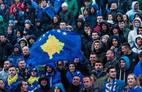 Косово стремится в ФИФА Федерации футбола Косово может стать частью ФИФА в мае, но сперва она должна получить членство в УЕФА.