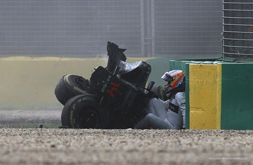 Формула-1. Алонсо может пропустить Гран-при Китая из-за сломаного ребра Последствия аварии на Гран-при Австралии могут помешать пилоту Макларена Фернанд...