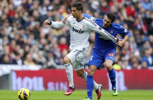 Примера. Реал продолжает победное шествие Мадридский Реал легко одолел аутсайдера чемпионата. Все шесть голов на счету разных игроков