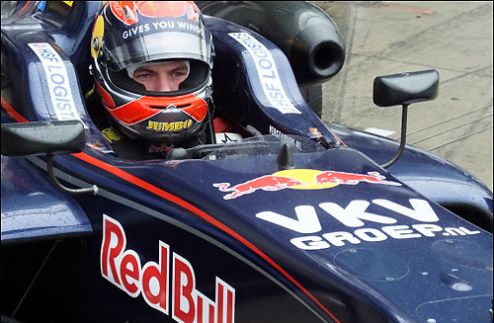 Формула-1. 2017 год Ферстаппен может начать в Ред Булл? Вероятно, пилот Торо Россо Макс Ферстаппен в следующем сезоне будет выступать за другую команду.