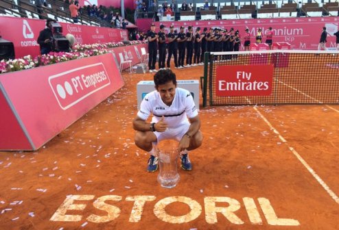 Альмагро берет титул в Эшториле Испанский теннисист Николас Альмагро одержал победу в финальном матче соревнований в Португалии с призовым фондом в €520...