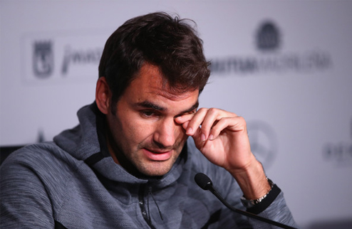 Федерер снялся с турнира в Мадриде Швейцарец Роджер Федерер снова переживает проблемы со спиной, которые не позволили ему сыграть на Mutua Madrid Open.
